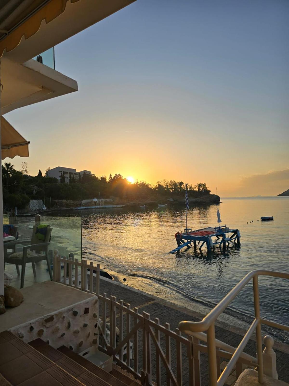 Komissa΄S Beach House Agia Pelagia  Exterior photo